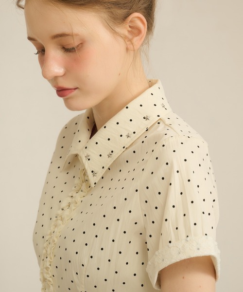 hazyl(ヘイジル)の「frill studs shirt / フリルスタッズシャツ(シャツ/ブラウス・レディース・ネイビー/ライトイエロー・フリー)」の5枚目の写真