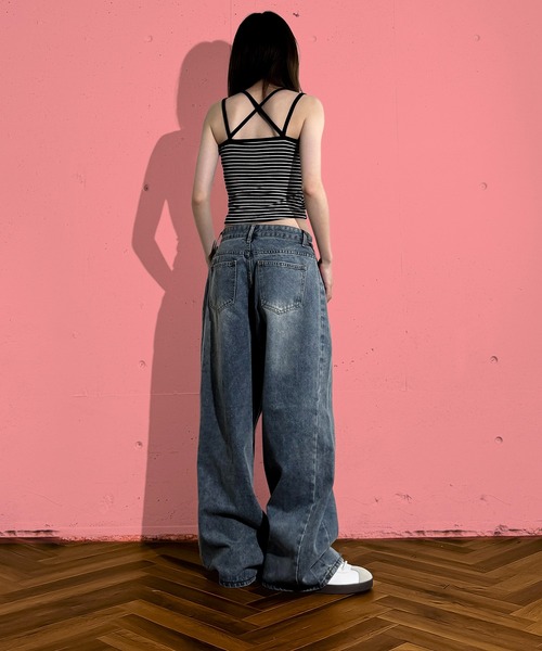 MAISON SELECT(メゾンセレクト)の「6C105 サイドタック ワイドデニムパンツ(デニムパンツ・レディース・ブラック/ブルー/ライトブルー・S/M/L/XL)」の3枚目の写真