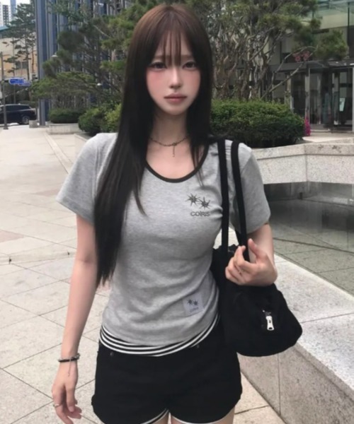 COIRIS(コイリス)の「◇COIRIS◇ブランド直輸入正規品/COIRIS RORA スモールロゴ UネックハーフT COIRIS RORA SMALL LOGO U-NECK HALF T(Tシャツ/カットソー・レディース・ホワイト/スカイブルー/グレー/ブラック・FREE)」の3枚目の写真