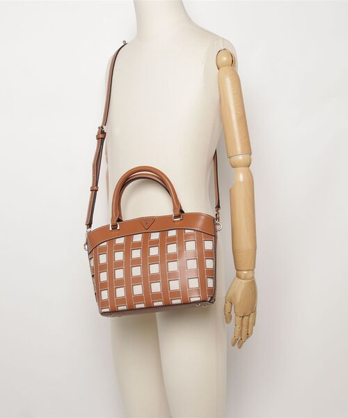 FRANKIE Satchel | GUESS(ゲス) JAPAN 公式オンラインストア | GUESS