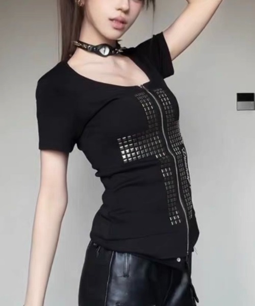 .KOM(ドットコム)の「A'GEM/9 × .kom 『.KOM/ドットケーオーエム』 クロススタッズジップ半袖Tシャツ(Tシャツ/カットソー・レディース・ブラック/ホワイト・FREE)」の10枚目の写真