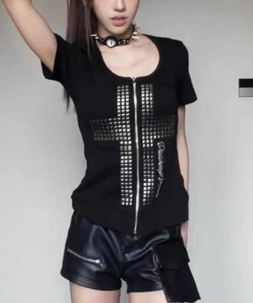 .KOM(ドットコム)の「A'GEM/9 × .kom 『.KOM/ドットケーオーエム』 クロススタッズジップ半袖Tシャツ(Tシャツ/カットソー・レディース・ブラック/ホワイト・FREE)」の12枚目の写真