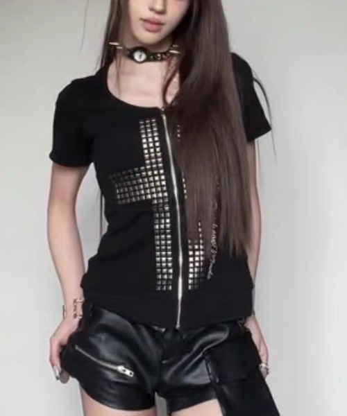 .KOM(ドットコム)の「A'GEM/9 × .kom 『.KOM/ドットケーオーエム』 クロススタッズジップ半袖Tシャツ(Tシャツ/カットソー・レディース・ブラック/ホワイト・FREE)」の13枚目の写真