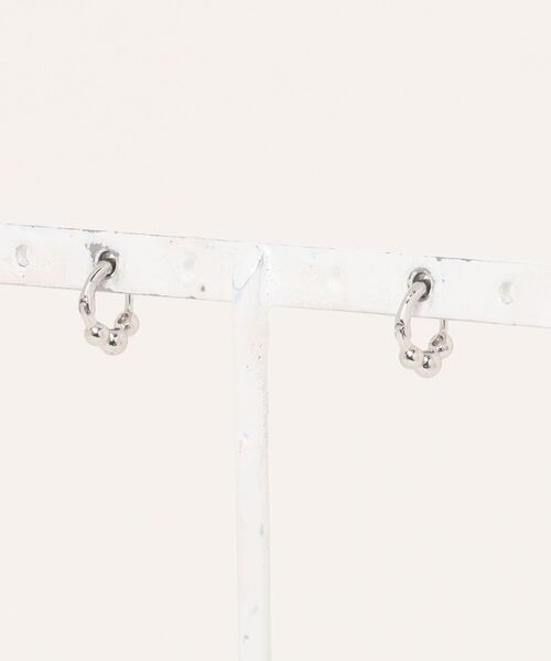 Cream dot.(クリームドット)の「【金属アレルギー対応】極小5.5mm!メタルスフィアのキャッチレスフープピアス(ピアス(両耳用)・レディース・ピンクゴールド/シルバー/ゴールド・ONE SIZE)」の14枚目の写真