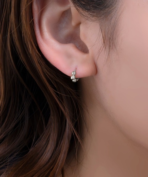 Cream dot.(クリームドット)の「【金属アレルギー対応】極小5.5mm!メタルスフィアのキャッチレスフープピアス(ピアス(両耳用)・レディース・ピンクゴールド/シルバー/ゴールド・ONE SIZE)」の6枚目の写真