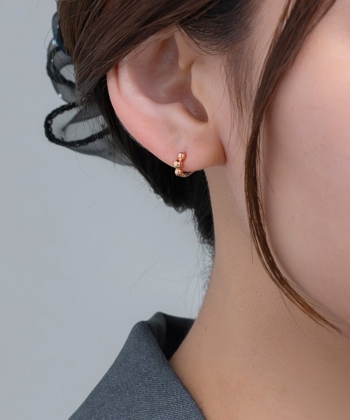 Cream dot.(クリームドット)の「【金属アレルギー対応】極小5.5mm!メタルスフィアのキャッチレスフープピアス(ピアス(両耳用)・レディース・ピンクゴールド/シルバー/ゴールド・ONE SIZE)」の8枚目の写真