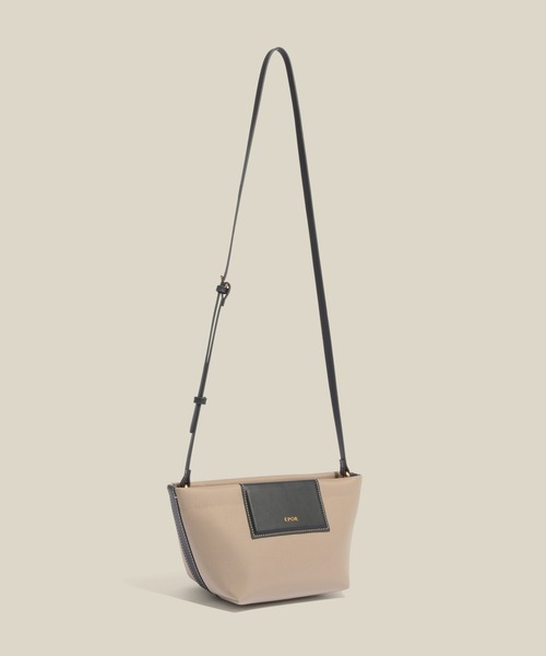 E'POR(エポール)の「【E'POR】BOAT BAG Mini/撥水・超軽量・26AW新色(ショルダーバッグ・レディース・ベージュ/ダークブラウン/ブラック系その他/ブラック・FREE)」の4枚目の写真