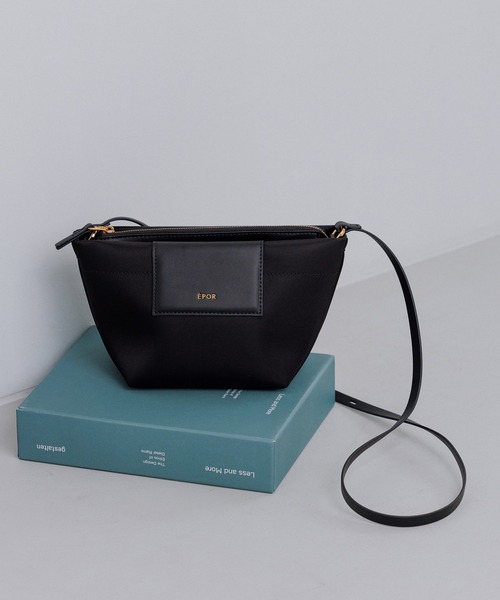 E'POR(エポール)の「【E'POR】BOAT BAG Mini/撥水・超軽量・26AW新色(ショルダーバッグ・レディース・ベージュ/ダークブラウン/ブラック系その他/ブラック・FREE)」の1枚目の写真