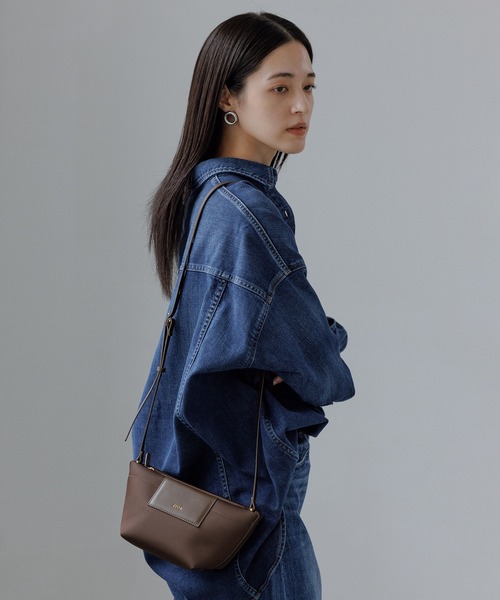 E'POR(エポール)の「【E'POR】BOAT BAG Mini/撥水・超軽量・26AW新色(ショルダーバッグ・レディース・ベージュ/ダークブラウン/ブラック系その他/ブラック・FREE)」の7枚目の写真