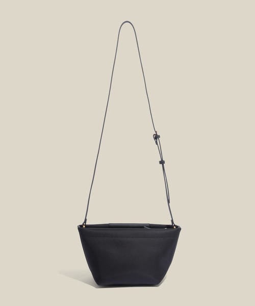 E'POR(エポール)の「【E'POR】BOAT BAG Mini/撥水・超軽量・26AW新色(ショルダーバッグ・レディース・ベージュ/ダークブラウン/ブラック系その他/ブラック・FREE)」の11枚目の写真