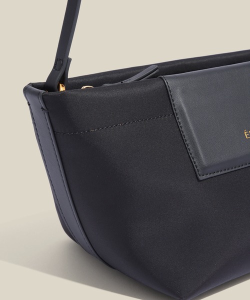 E'POR(エポール)の「【E'POR】BOAT BAG Mini/撥水・超軽量・26AW新色(ショルダーバッグ・レディース・ベージュ/ダークブラウン/ブラック系その他/ブラック・FREE)」の14枚目の写真