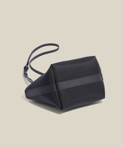 E'POR(エポール)の「【E'POR】BOAT BAG Mini/撥水・超軽量・26AW新色(ショルダーバッグ・レディース・ベージュ/ダークブラウン/ブラック系その他/ブラック・FREE)」の15枚目の写真