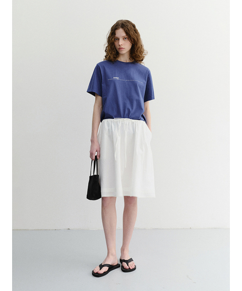DUNST（ダンスト）の「UNISEX MINIMAL LETTERING T-SHIRT_UDTS6B147_BLUE（Tシャツ/カットソー・レディース・ブルー・LARGE/X-LARGE/XX-LARGE/X-SMALL/SMALL/MEDIUM）」の2枚目の写真