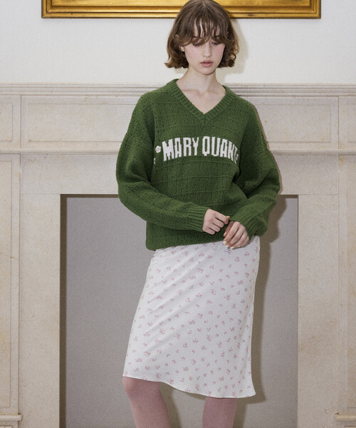 MARY QUANT(マリークワント)の「MARY QUANT × PUBLUX/マリークワント 別注 アイレット Vネック ロゴ ニット 限定展開(ニット/セーター・レディース・グリーン/オフホワイト/ネイビー/ベージュ・フリ-)」の11枚目の写真