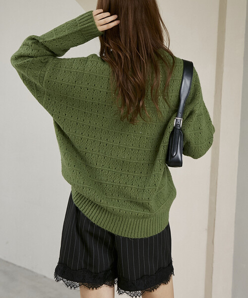 MARY QUANT(マリークワント)の「MARY QUANT × PUBLUX/マリークワント 別注 アイレット Vネック ロゴ ニット 限定展開(ニット/セーター・レディース・グリーン/オフホワイト/ネイビー/ベージュ・フリ-)」の13枚目の写真