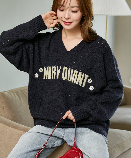 MARY QUANT(マリークワント)の「MARY QUANT × PUBLUX/マリークワント 別注 アイレット Vネック ロゴ ニット 限定展開(ニット/セーター・レディース・グリーン/オフホワイト/ネイビー/ベージュ・フリ-)」の20枚目の写真