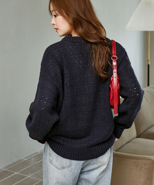 MARY QUANT(マリークワント)の「MARY QUANT × PUBLUX/マリークワント 別注 アイレット Vネック ロゴ ニット 限定展開(ニット/セーター・レディース・グリーン/オフホワイト/ネイビー/ベージュ・フリ-)」の21枚目の写真