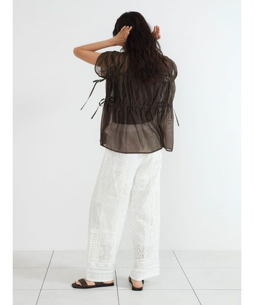 FIKA.(フィーカ)の「Sheer gathered blouse(シャツ/ブラウス・レディース・ブラウン/ブラック・MEDIUM)」の10枚目の写真