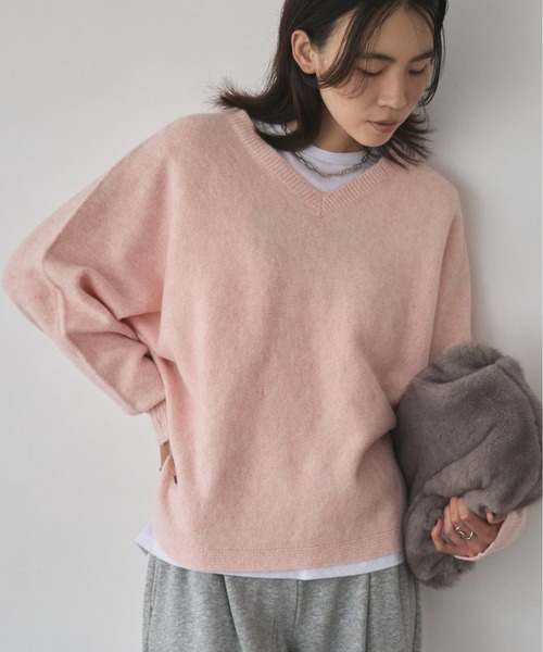 Doux archives(ドゥアルシーヴ)の「【EC先行予約】【マシンウォッシャブル】ドルマンVネックニット(ニット/セーター・レディース・グレー/パープル/ピンク・FREE)」の1枚目の写真