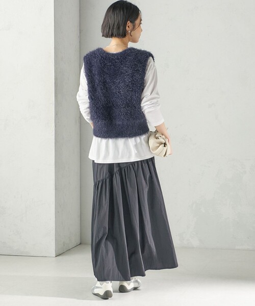 SHIPS(シップス)の「〈手洗い可能〉ファー ニット Vネック ベスト(ベスト・レディース・ネイビー/ブラウン・ONE SIZE)」の8枚目の写真