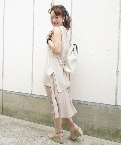 Chico（チコ）の「ウエッジベルトサンダル（サンダル・レディース・ベージュ/グレイッシュベージュ/シルバー・MEDIUM/LARGE/SMALL）」の14枚目の写真