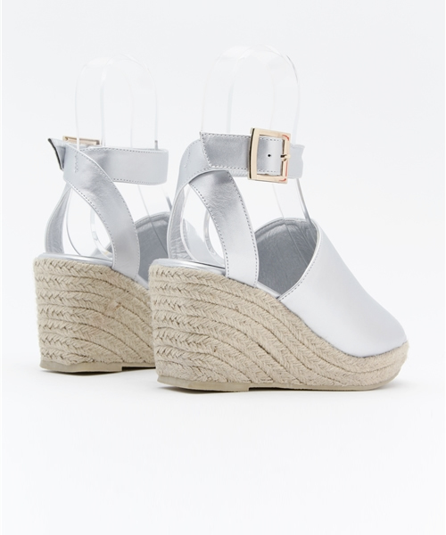 Chico（チコ）の「ウエッジベルトサンダル（サンダル・レディース・ベージュ/グレイッシュベージュ/シルバー・MEDIUM/LARGE/SMALL）」の9枚目の写真