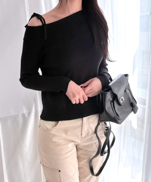 merrylatte(メリーラテ)の「ワンショルダー リボンデザイン リブニット アシンメトリー スリムトップス(ニット/セーター・レディース・ホワイト/レッド/ブラック・FREE)」の6枚目の写真
