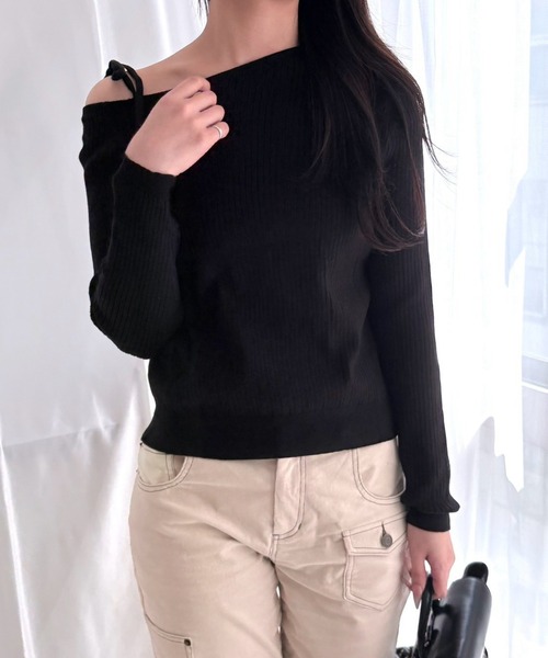 merrylatte(メリーラテ)の「ワンショルダー リボンデザイン リブニット アシンメトリー スリムトップス(ニット/セーター・レディース・ホワイト/レッド/ブラック・FREE)」の8枚目の写真