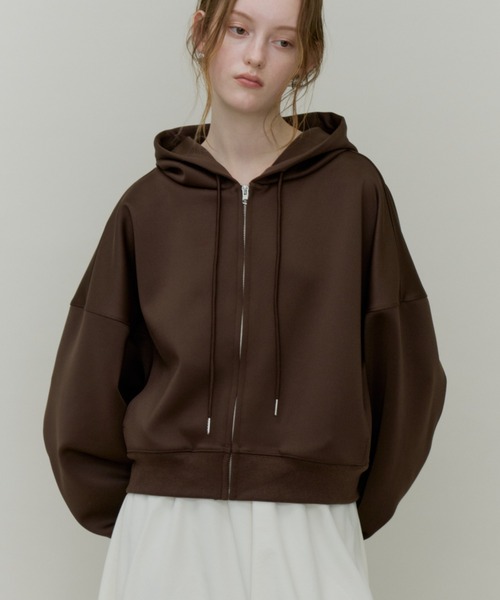 Plumel(プルメル)の「Volume Zip Short Ponte Hoodie / ポンチボリュームZIPショートパーカー(パーカー・レディース・ブラウン/ダークグレー/アイボリー・MEDIUM)」の3枚目の写真