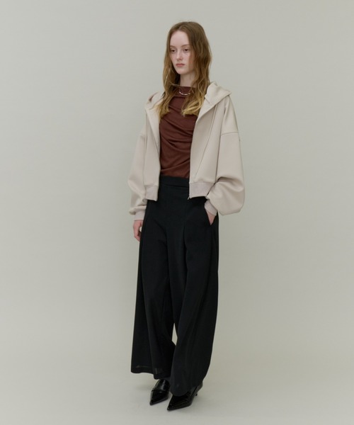 Plumel(プルメル)の「Volume Zip Short Ponte Hoodie / ポンチボリュームZIPショートパーカー(パーカー・レディース・ブラウン/ダークグレー/アイボリー・MEDIUM)」の7枚目の写真