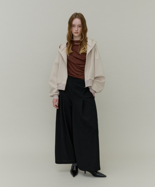 Plumel(プルメル)の「Volume Zip Short Ponte Hoodie / ポンチボリュームZIPショートパーカー(パーカー・レディース・ブラウン/ダークグレー/アイボリー・MEDIUM)」の6枚目の写真