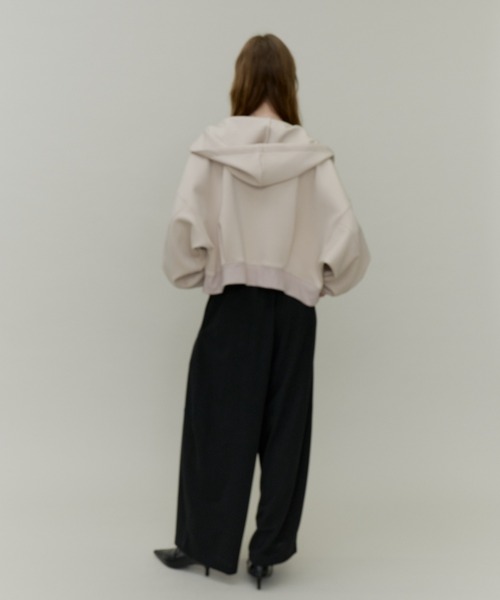 Plumel(プルメル)の「Volume Zip Short Ponte Hoodie / ポンチボリュームZIPショートパーカー(パーカー・レディース・ブラウン/ダークグレー/アイボリー・MEDIUM)」の9枚目の写真