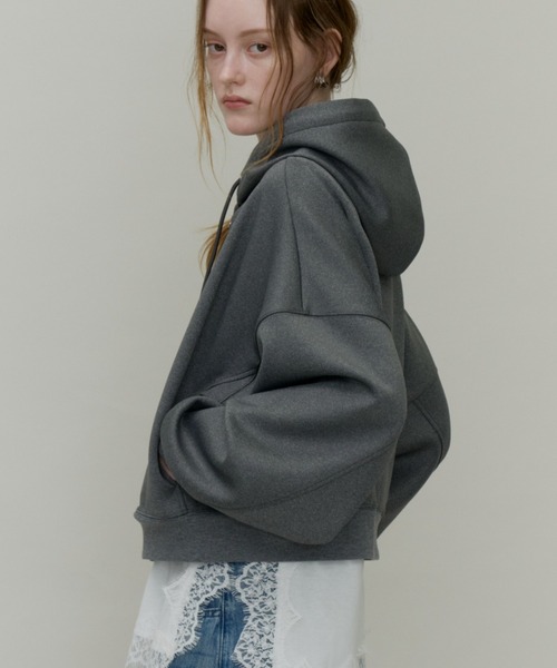 Plumel(プルメル)の「Volume Zip Short Ponte Hoodie / ポンチボリュームZIPショートパーカー(パーカー・レディース・ブラウン/ダークグレー/アイボリー・MEDIUM)」の11枚目の写真