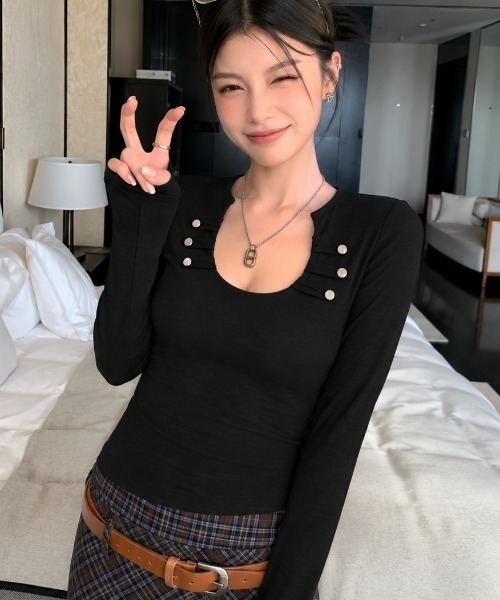 Sibra(シブラ)の「【秋冬新作】ナポレオンボタンスクエアネック長袖トップス(Tシャツ/カットソー・レディース・ブラウン/ホワイト/ブラック・M)」の7枚目の写真