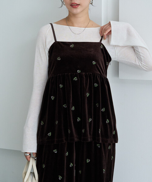 FREAK'S STORE(フリークスストア)の「限定展開 <セットアップ対応> ベロア 花柄 刺繍 キャミ ビスチェ(キャミソール・レディース・ブラウン系その他/ブラック/チャコールグレー/ブラウン・フリ-)」の6枚目の写真