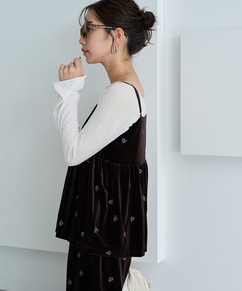 FREAK'S STORE(フリークスストア)の「限定展開 <セットアップ対応> ベロア 花柄 刺繍 キャミ ビスチェ(キャミソール・レディース・ブラウン系その他/ブラック/チャコールグレー/ブラウン・フリ-)」の7枚目の写真