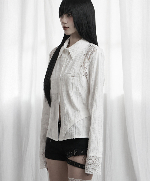 ETRE AU SOMMET(エトレオソメ)の「レースパネルスリムシャツ(ホワイト)(シャツ/ブラウス・レディース・ホワイト・SMALL/MEDIUM)」の2枚目の写真