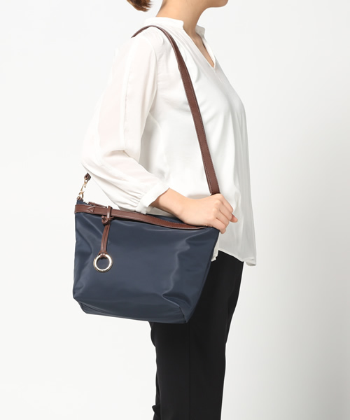 LBC（エルビーシー）の「ナイロン2WAYショルダーバッグ   （ショルダーバッグ・レディース・ブルー/ネイビー/ベージュ/グレー・ONE SIZE）」の13枚目の写真