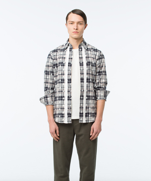 koe×THOM BROWNE（コエトムブラウン）の「[koe×THOM BROWNE]MENS MADRAS BUTTONDOWN SHIRT（シャツ/ブラウス・メンズ・マルチ・SMALL/LARGE/MEDIUM）」の5枚目の写真