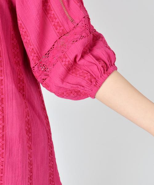 Khaju(カージュ)の「Khaju:スクエアレースブラウス◇(シャツ/ブラウス・レディース・ホワイト/フューシャピンク・ONE SIZE)」の7枚目の写真