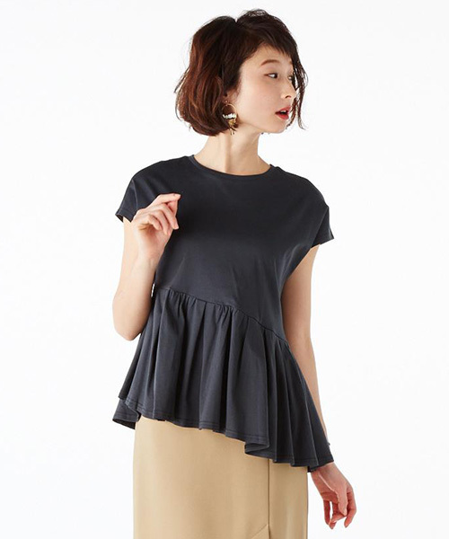 IEDIT（イディット）の「ＩＥＤＩＴ　一枚で華やか吸汗速乾加工素材のイレギュラーペプラムＴシャツ（Tシャツ/カットソー・レディース・ホワイト/チャコールグレー/オレンジ系その他・LARGE/SMALL/MEDIUM/X-LARGE/XX-LARGE）」の3枚目の写真