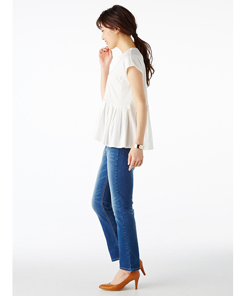 IEDIT（イディット）の「ＩＥＤＩＴ　一枚で華やか吸汗速乾加工素材のイレギュラーペプラムＴシャツ（Tシャツ/カットソー・レディース・ホワイト/チャコールグレー/オレンジ系その他・LARGE/SMALL/MEDIUM/X-LARGE/XX-LARGE）」の4枚目の写真