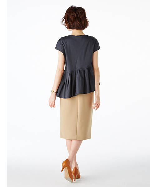 IEDIT（イディット）の「ＩＥＤＩＴ　一枚で華やか吸汗速乾加工素材のイレギュラーペプラムＴシャツ（Tシャツ/カットソー・レディース・ホワイト/チャコールグレー/オレンジ系その他・LARGE/SMALL/MEDIUM/X-LARGE/XX-LARGE）」の7枚目の写真