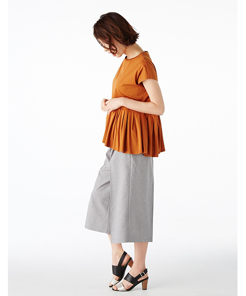 IEDIT（イディット）の「ＩＥＤＩＴ　一枚で華やか吸汗速乾加工素材のイレギュラーペプラムＴシャツ（Tシャツ/カットソー・レディース・ホワイト/チャコールグレー/オレンジ系その他・LARGE/SMALL/MEDIUM/X-LARGE/XX-LARGE）」の9枚目の写真