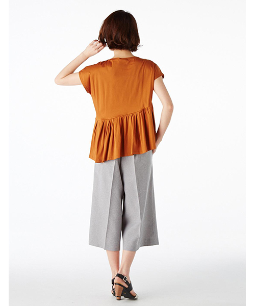 IEDIT（イディット）の「ＩＥＤＩＴ　一枚で華やか吸汗速乾加工素材のイレギュラーペプラムＴシャツ（Tシャツ/カットソー・レディース・ホワイト/チャコールグレー/オレンジ系その他・LARGE/SMALL/MEDIUM/X-LARGE/XX-LARGE）」の10枚目の写真