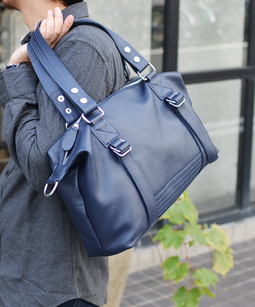 VitaFelice（ヴィータフェリーチェ）の「本革2wayショルダーボストンバッグ（ボストンバッグ・メンズ・ブラック/ネイビー/ブラウン/ブラウン系その他・FREE）」の4枚目の写真