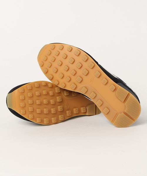 NIKE(ナイキ)の「ナイキ ウイメンズ インターナショナリスト(スニーカー・レディース・ブラック/ネイビー・22.5cm/23.5cm/23cm/24.5cm/24cm/25cm)」の3枚目の写真