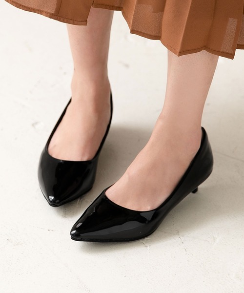 Newlyme(ニューリーミー)の「3cmヒールポインテッドトゥパンプス(パンプス・レディース・その他/ホワイト/ブラック系その他/ベージュ/インディゴブルー/レッド/クリアブラック/ブラック系その他2/グリーン/ピンク/ボルドー/モカ/ブラック/シルバー/パープル/チェリーピンク/ゴールド/ブラウン系その他/ブルーグリーン/ネイビー/イエロー/レオパード/パイソン/ブラック系その他3/クリーム/ベージュ系その他/オレンジ・23㎝/23cm/22.5㎝/24㎝/22cm/23.5㎝/24.5㎝/25.5cm/25㎝/24cm/24.5cm/25cm/22.5cm/23.5cm)」の4枚目の写真