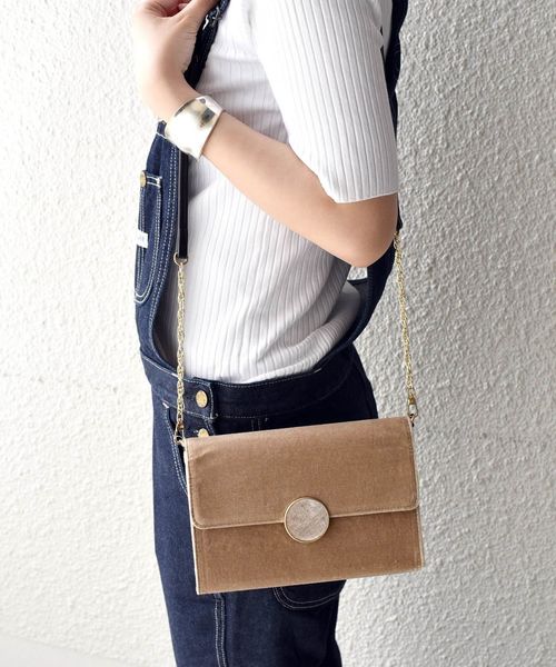 Khaju（カージュ）の「Khaju:2WAYベロアポシェット◇（ショルダーバッグ・レディース・ベージュ/オリーブ/ワイン・ONE SIZE）」の4枚目の写真