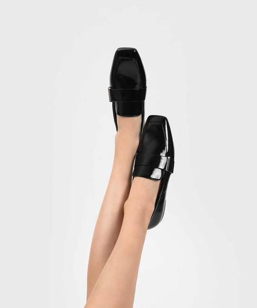CHARLES & KEITH(チャールズ & キース)の「クラシックローファー / CLASSIC LOAFERS(ローファー・レディース・ブラック/マルチ/バーガンディー・22.5cm/23cm/23.5cm/24.5cm/25cm/25.5cm/26cm/26.5cm)」の18枚目の写真